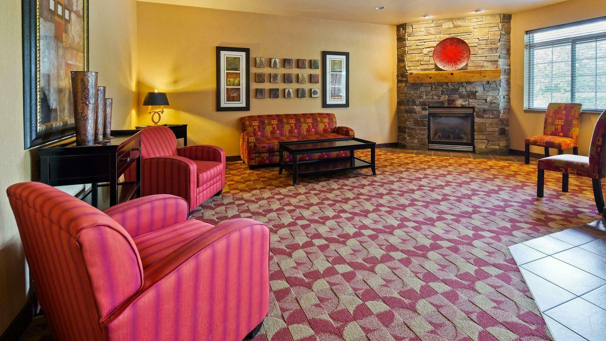 Crandon Inn & Suites Exteriör bild